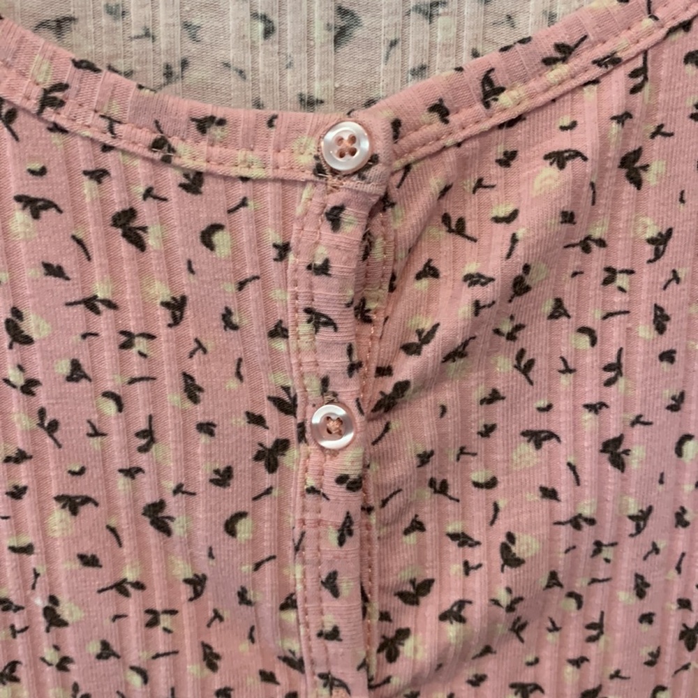 ART Class Target Brand Short Sleeve Ribbed Button Down Pink Floral Top SM Used - Picture 3 of 9